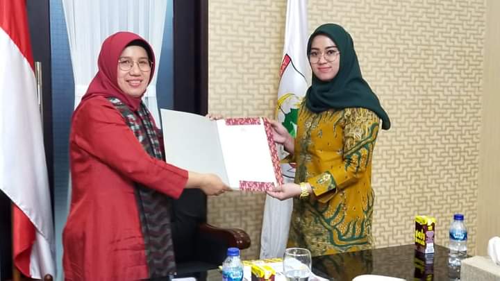 Yulia Harap Kepengurusan Dekranasda Sulbar Periode 2022-2026 Segera Dikukuhkan Yulia Harap Kepengurusan Dekranasda Sulbar Periode 2022-2026 Segera Dikukuhkan