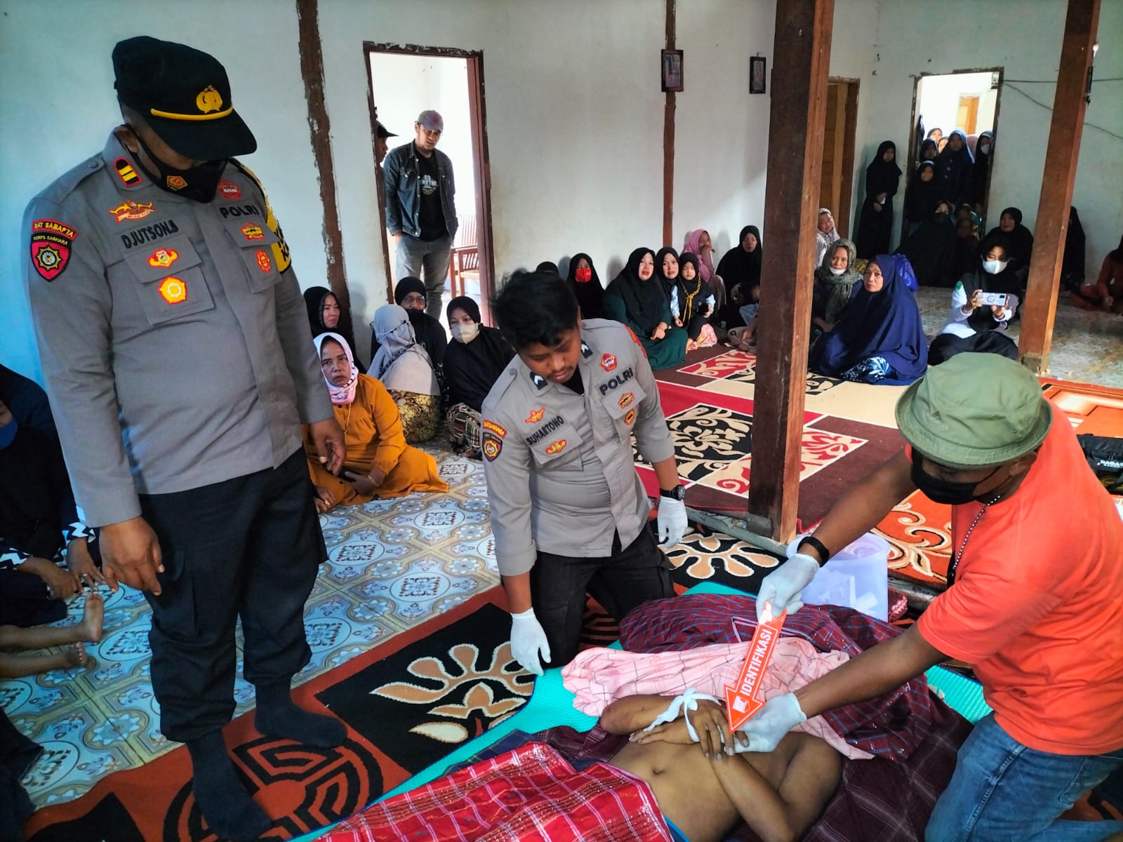 Polsek Kalukku Olah TKP Korban Kesetrum Listrik Polsek Kalukku Olah TKP Korban Kesetrum Listrik