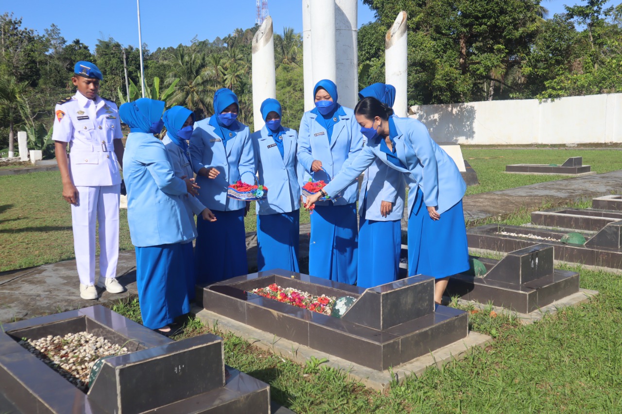 Sambut HUT Ke 76 Jalasenastri Cabang V Korcab VI DJA II Laksanakan Ziarah ke Taman Makam Pahlawan Sambut HUT Ke 76 Jalasenastri Cabang V Korcab VI DJA II Laksanakan Ziarah ke Taman Makam Pahlawan