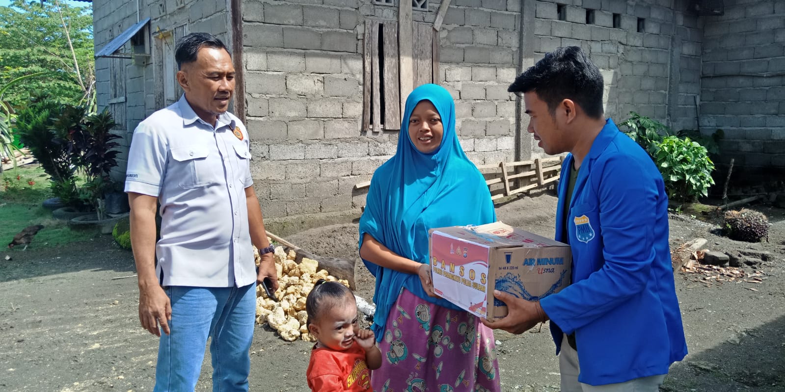 Polres Pasangkayu Bersama PMII Cab. Pasangkayu Bagikan Paket Sembako