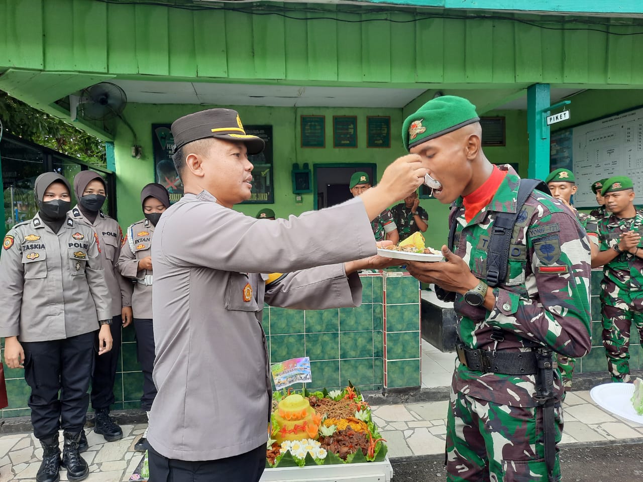 Polres Majene Datangi Kodim dan Kompi Berikan Surprise Hari Jadi TNI ke 77