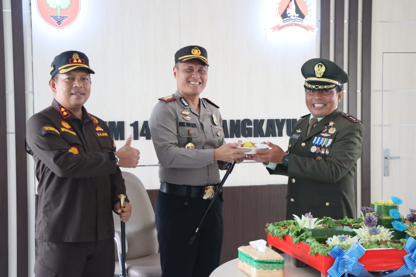 Kapolres Pasangkayu Beri Ucapan Hut TNI ke 77 kepada Dandim 1427/Pasangkayu.