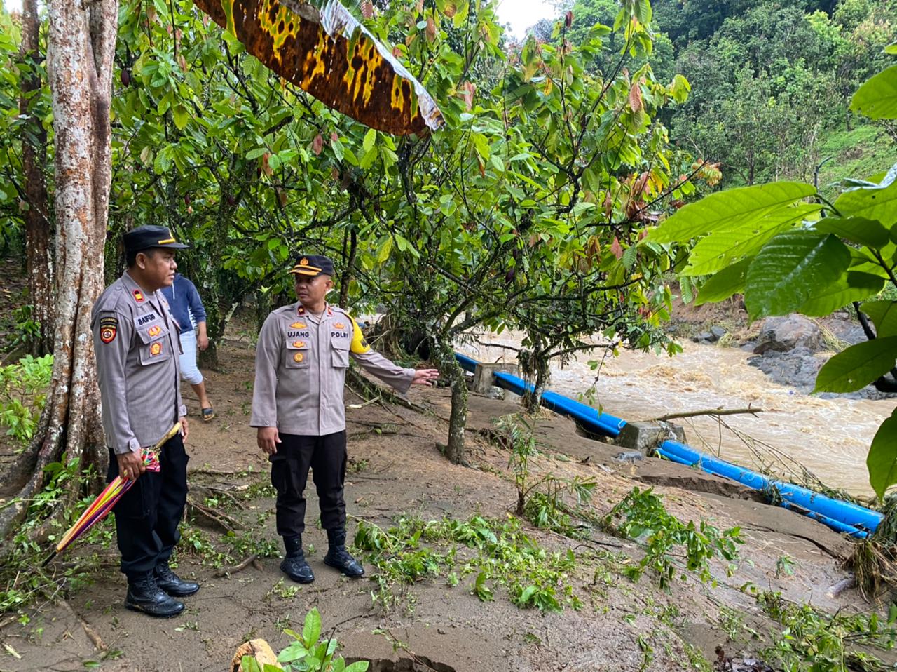 Waka Polres Polman Tinjau Banjir Luapan Sungai Kalimbau Tapango