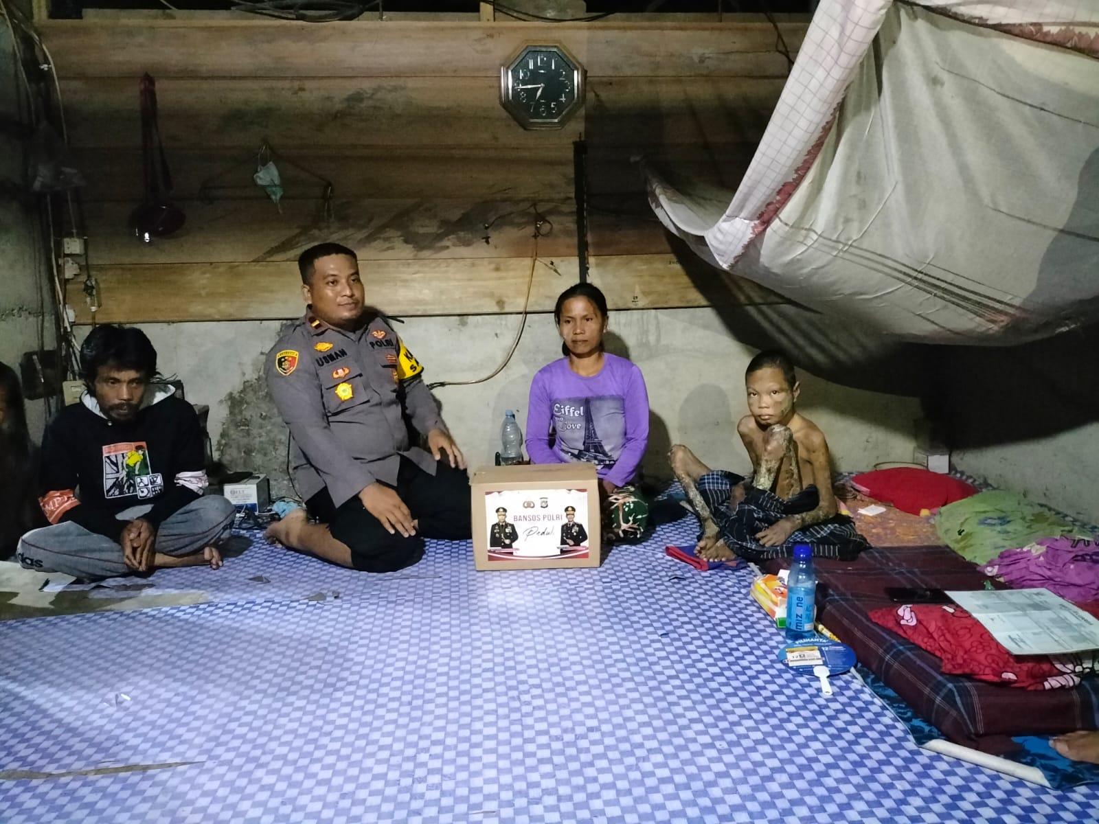 Polres Pasangkayu Beri Bantuan Sembako Kepada Warga Terdampak Penyesuaian Harga BBM Polres Pasangkayu Beri Bantuan Sembako Kepada Warga Terdampak Penyesuaian Harga BBM