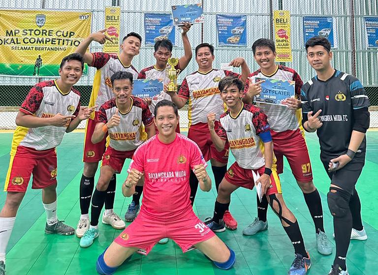 Tim Futsal Perwakilan Polres Pasangkayu "PANAH FC" Meraih Juara 2 kompetisi Futsal MP Store Cup Pasangkayu.