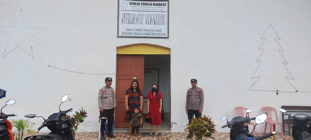 Polsek Mambi Amankan Perayaan Natal di Gereja GTM Mambi Polsek Mambi Amankan Perayaan Natal di Gereja GTM Mambi