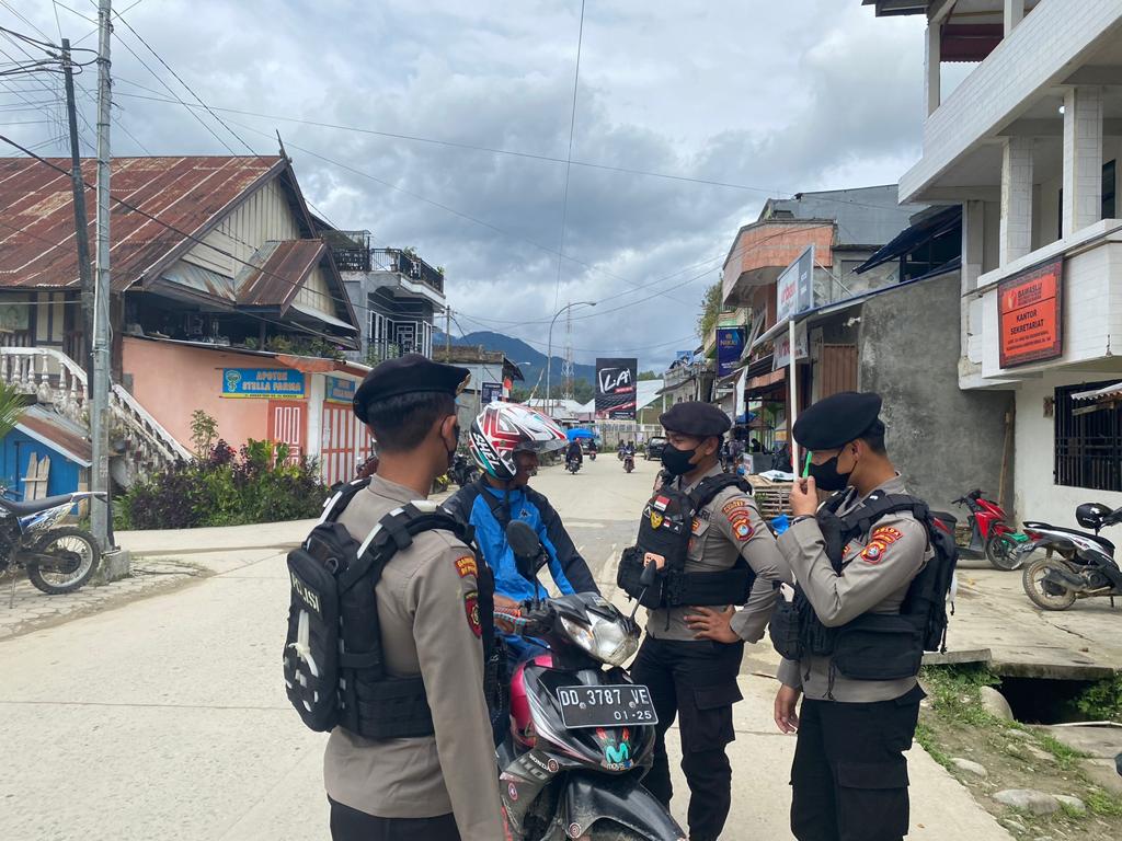 Samapta Polres Mamasa Gelar Patroli Jalan Kaki Jaga Kamtibmas