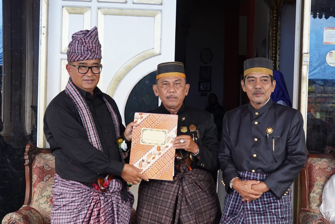 Akmal Malik Diberi Gelar Rannunna Pa'Banua, Siap Jadi Pemain Utama Golkan DOB Balanipa Akmal Malik Diberi Gelar Rannunna Pa'Banua, Siap Jadi Pemain Utama Golkan DOB Balanipa