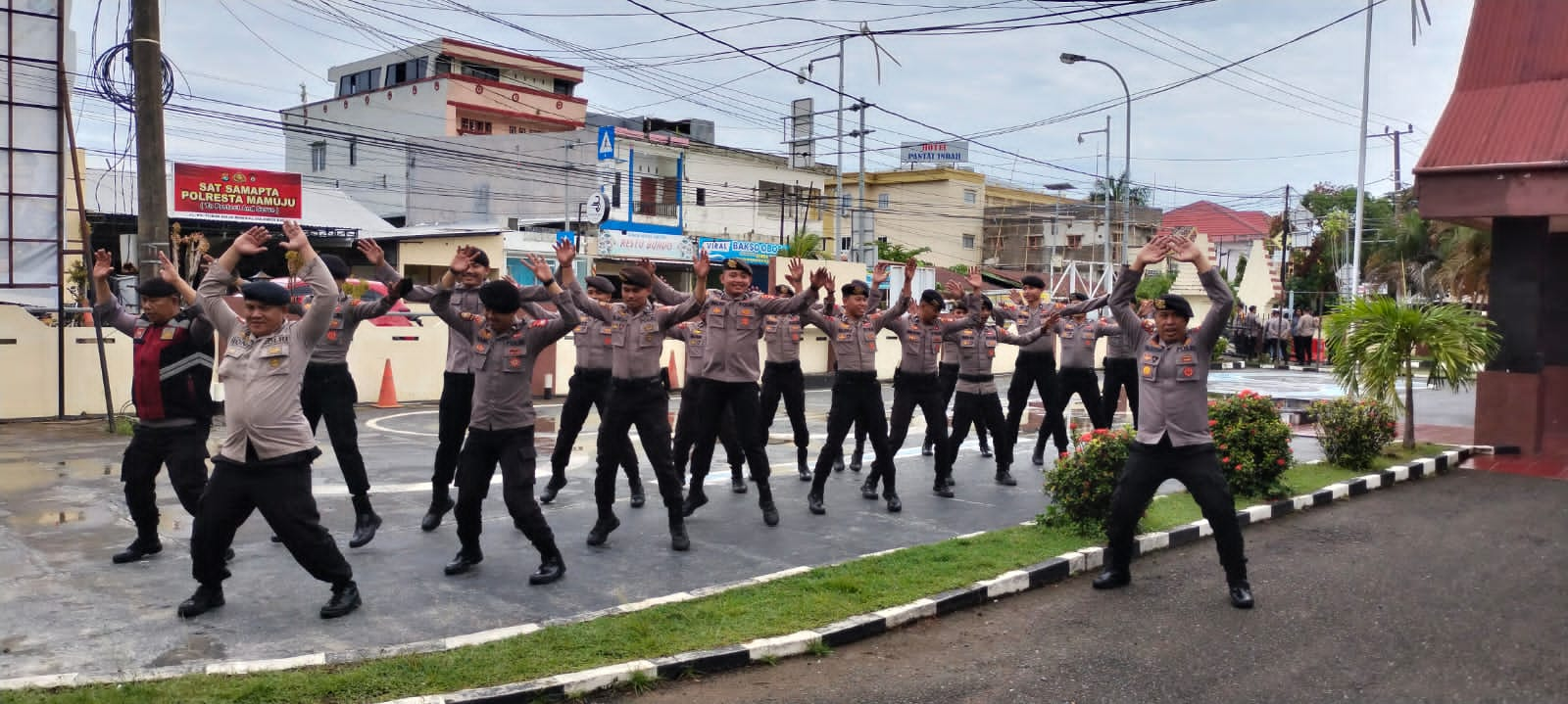 Personil Samapta Polresta Mamuju Rutin Gelar Pembinaan Fisik