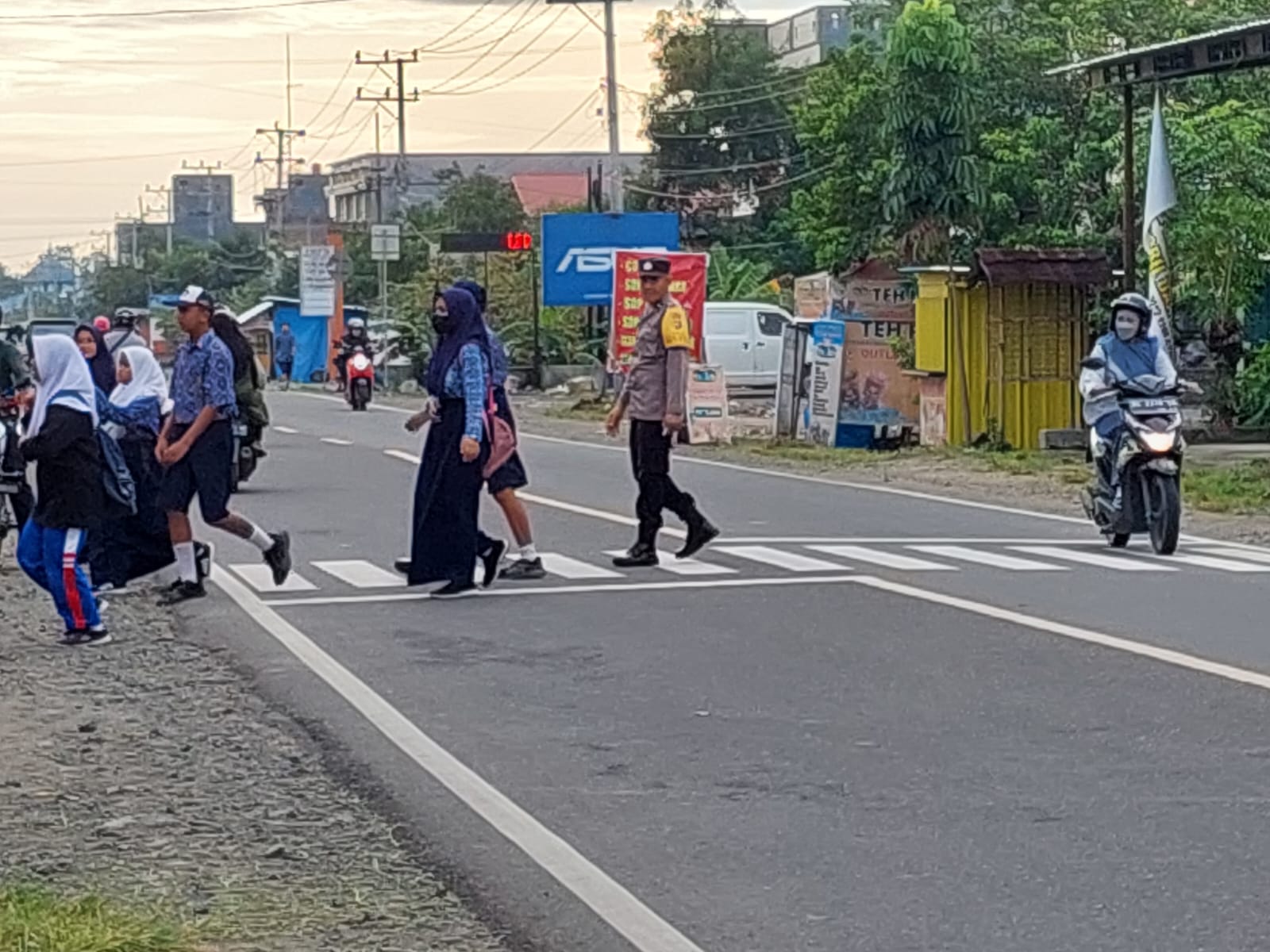 Bentuk Pelayanan Prima di Pagi Hari Personil Polsek Urban Wonomulyo Rutin Laksanakan Commandderwish