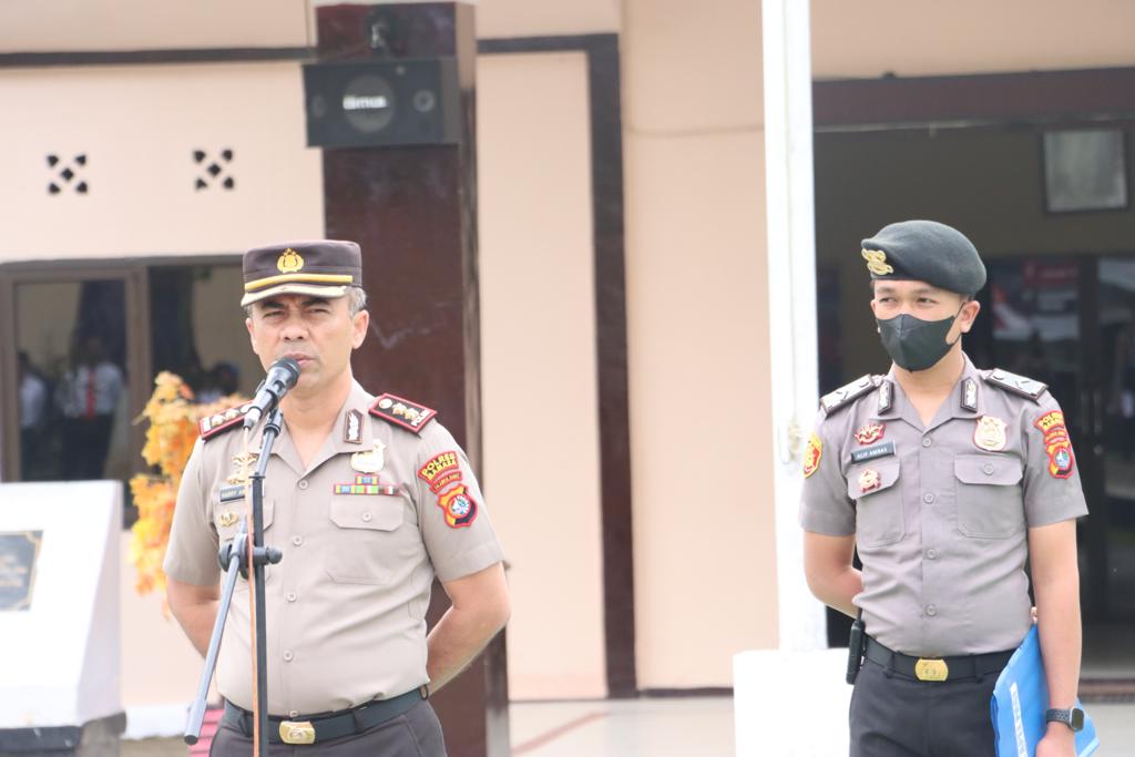Pimpin Apel Pagi di Jam Pimpinan Kapolres Mamasa Ajak Anggotanya Tetap Semangat Dan Kompak Pimpin Apel Pagi di Jam Pimpinan Kapolres Mamasa Ajak Anggotanya Tetap Semangat Dan Kompak