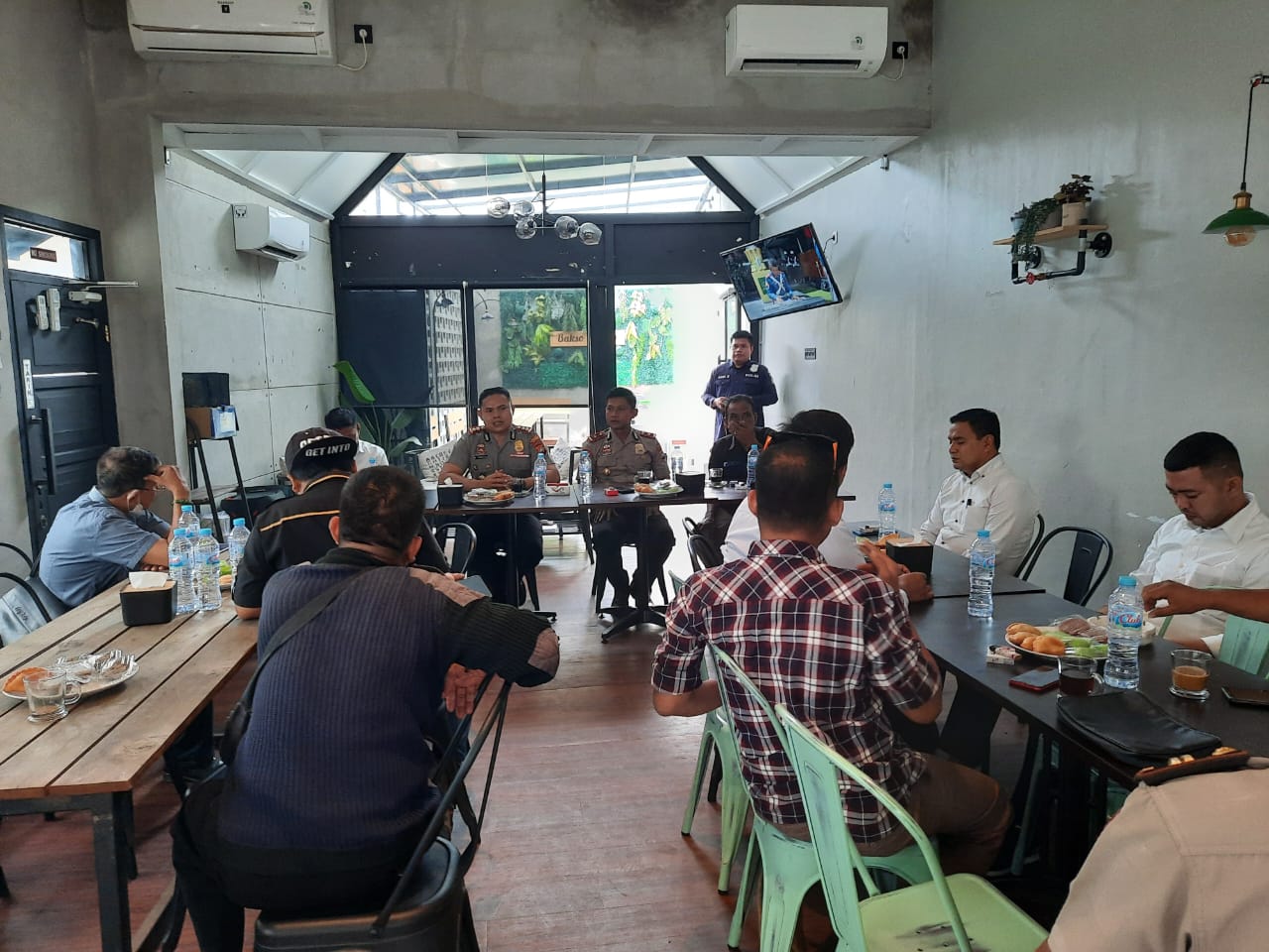 Jalin Sinergitas, Kapolres Majene Gelar Coffee Morning Bersama Wartawan Jalin Sinergitas, Kapolres Majene Gelar Coffee Morning Bersama Wartawan