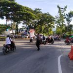 Pengaturan Kendaraan Pagi Hari oleh Samapta Polres Polman, Demi Kelancaran Lalu Lintas