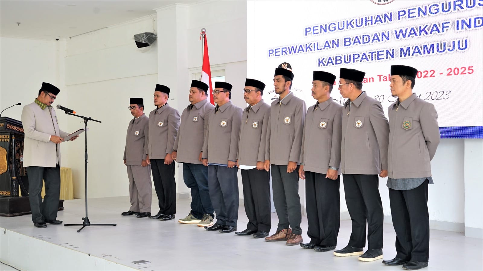 BWI Perwakilan Mamuju Dikukuhkan, Sutinah Titip PR Untuk Pengurus Baru BWI Perwakilan Mamuju Dikukuhkan, Sutinah Titip PR Untuk Pengurus Baru