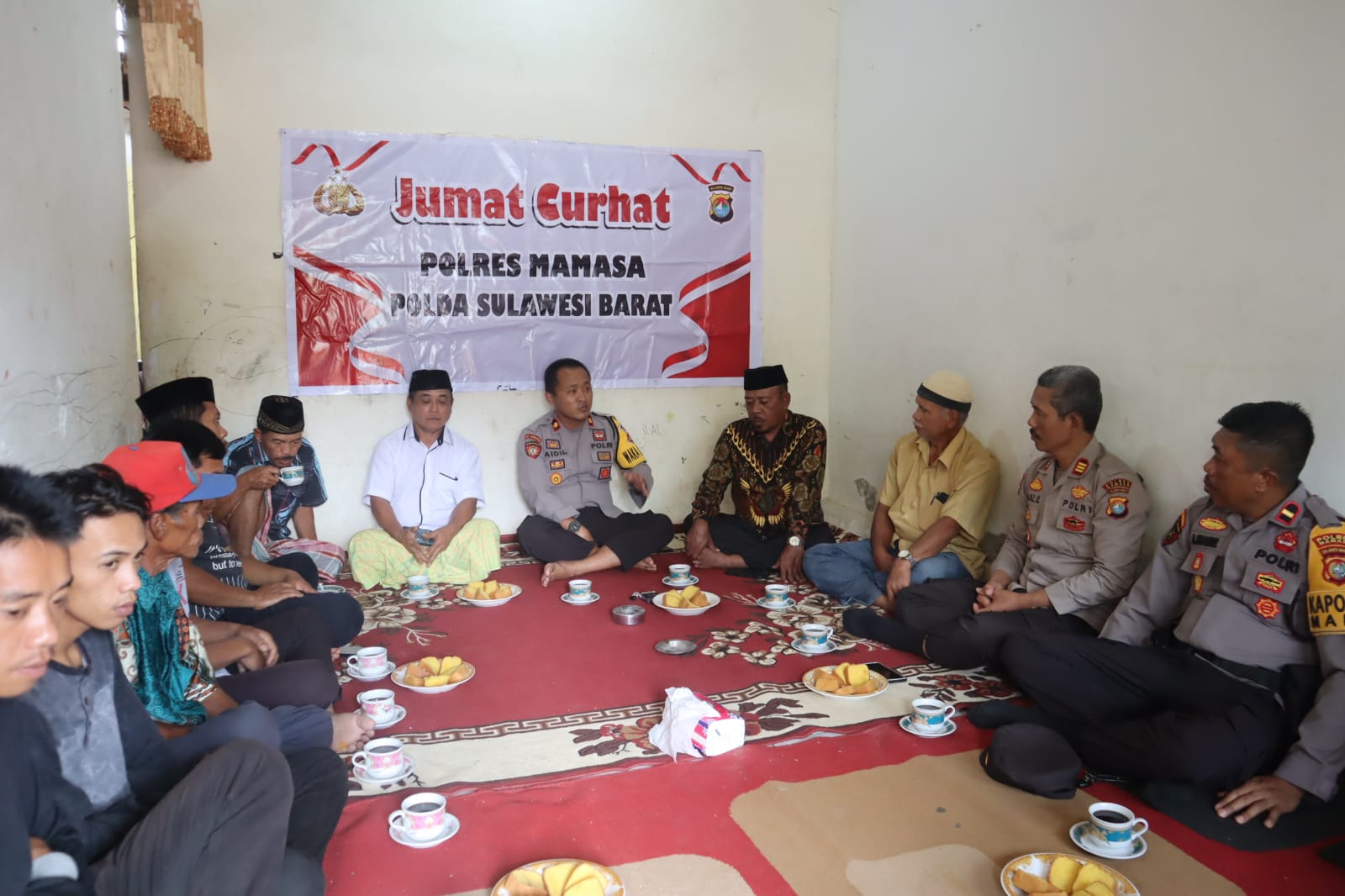 Wakapolres Mamasa Gelar Jumat Curhat di Desa Sendana Kec. Mambi