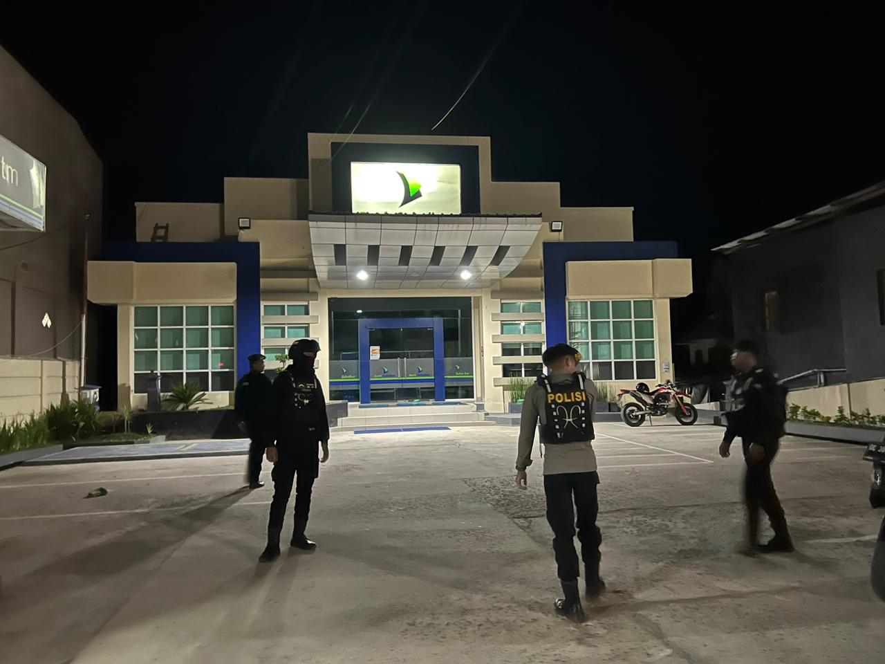 Amankan Kota Mamasa di Malam Hari Sat Sabhara Patroli Mobile Sistem