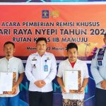 Kanwil Kemenkumham Sulbar Serahkan Remisi Khusus Warga Binaan Lapas dan Rutan