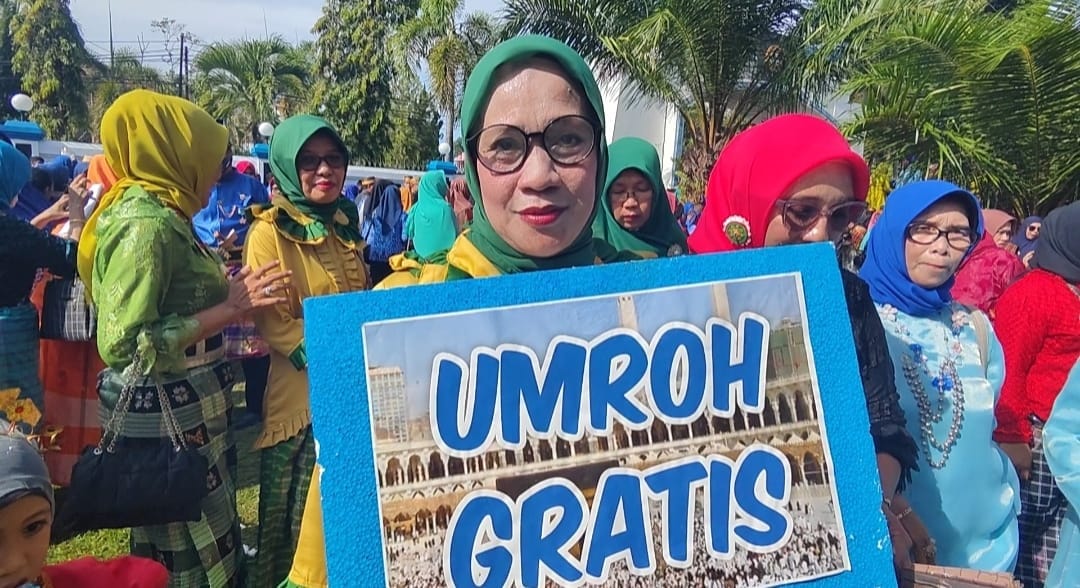 Guru TK Dapat Hadiah Umroh Gratis Dari Bupati