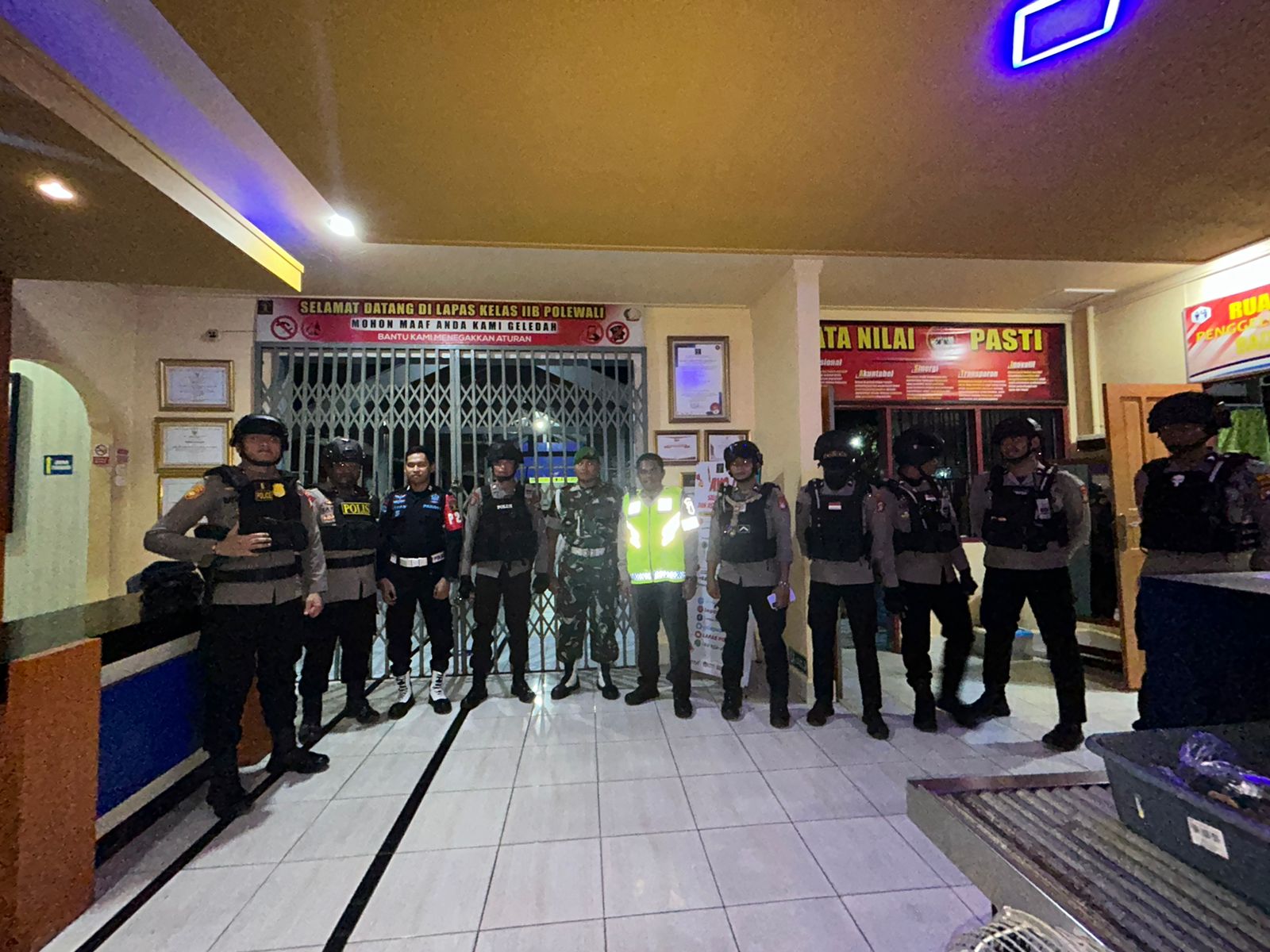 TNI dan Polri Patroli Bersama Antisipasi Gangguan Kamtibmas TNI dan Polri Patroli Bersama Antisipasi Gangguan Kamtibmas