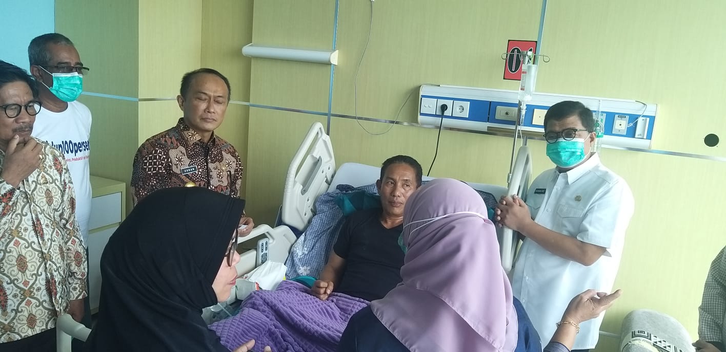 Pj Gubernur Sulbar Minta Fasilitas Pelayanan Rumah Sakit Ditingkatkan Pj Gubernur Sulbar Minta Fasilitas Pelayanan Rumah Sakit Ditingkatkan