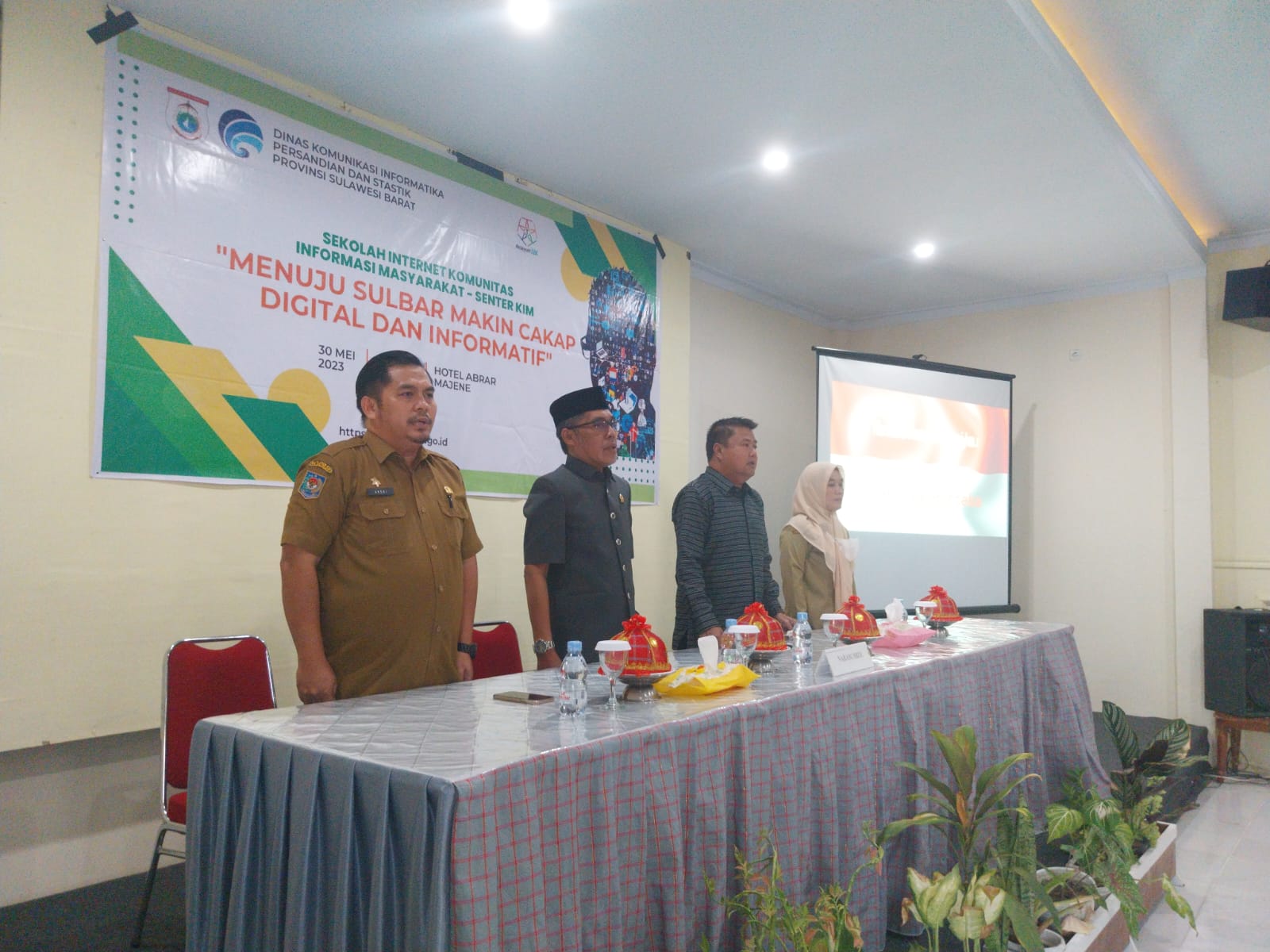 Menuju Cakap Digital dan Informatif, Dinas Kominfopers Sulbar, Gelar Senter KIM di Majene Menuju Cakap Digital dan Informatif, Dinas Kominfopers Sulbar, Gelar Senter KIM di Majene