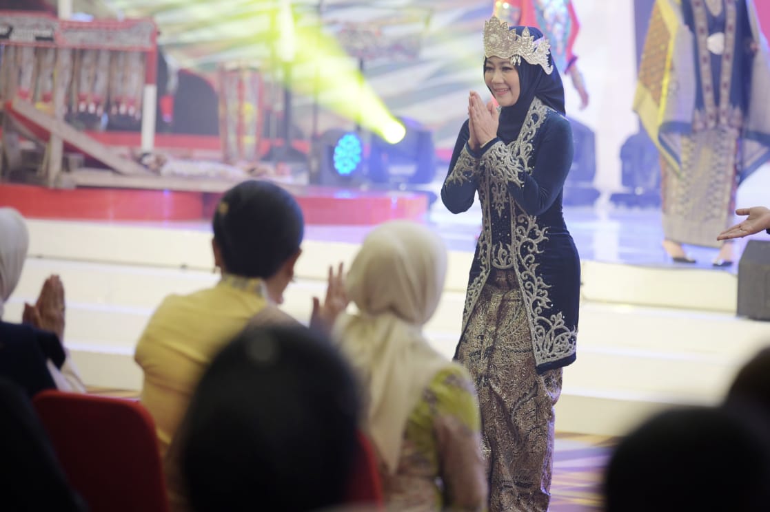 Atalia Ridwan Kamil Ikut Fashion Show HUT Dekranas