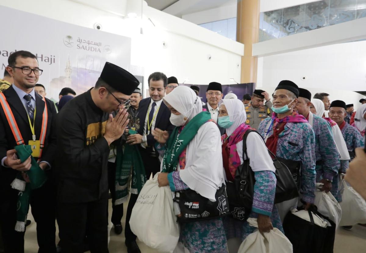 374 JCH Kloter Pertama Asal Majalengka Terbang dari Bandara Kertajati