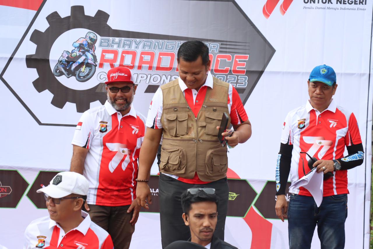 Kapolresta Mamuju Hadiri Pembukaan Bhayangkara Road Race Championship Tahun 2023 Kapolresta Mamuju Hadiri Pembukaan Bhayangkara Road Race Championship Tahun 2023