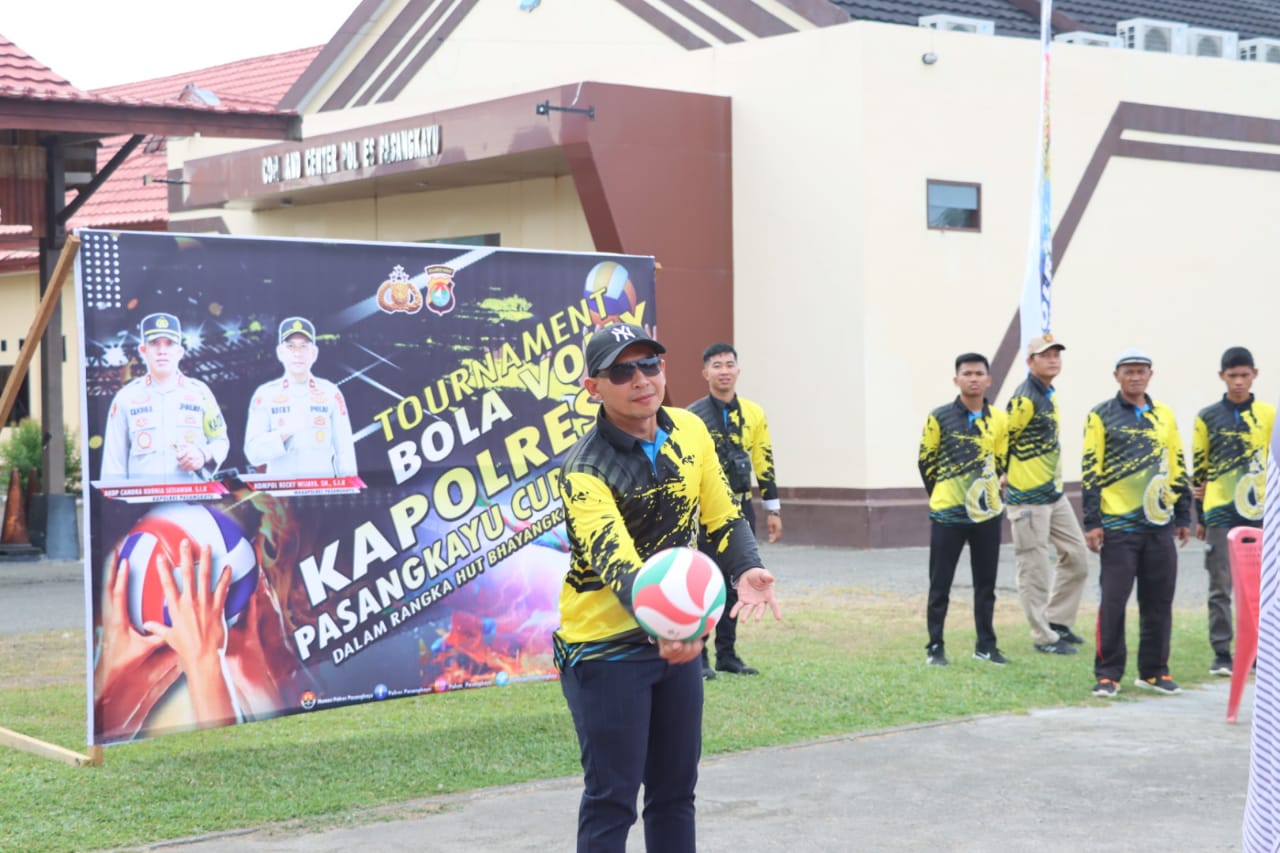 Wakapolres Pasangkayu Buka Turnamen Bola Voli Kapolres Cup Hari Bhayangkara ke-77