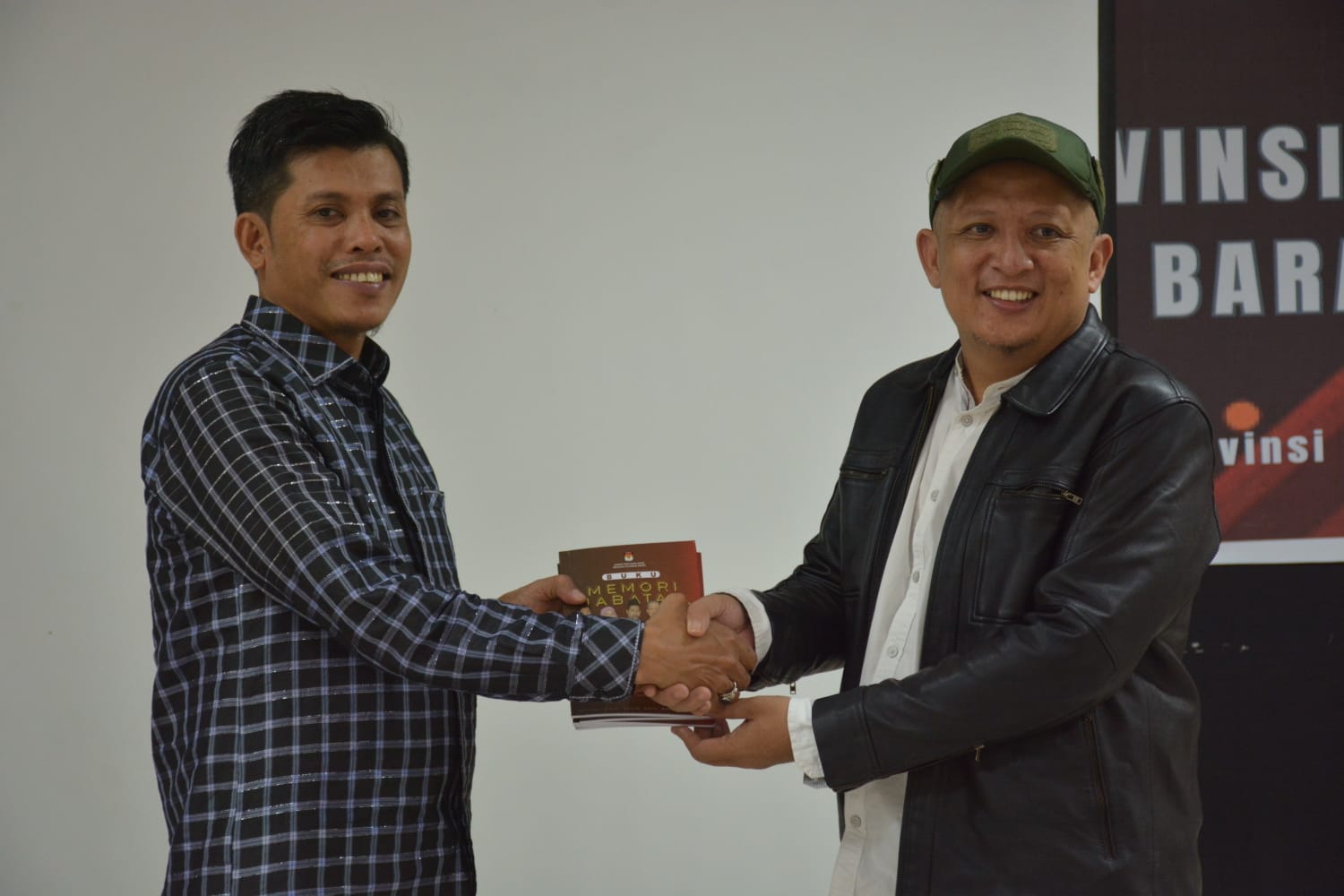 Serah Terima Jabatan Komisioner KPU Sulbar Serah Terima Jabatan Komisioner KPU Sulbar