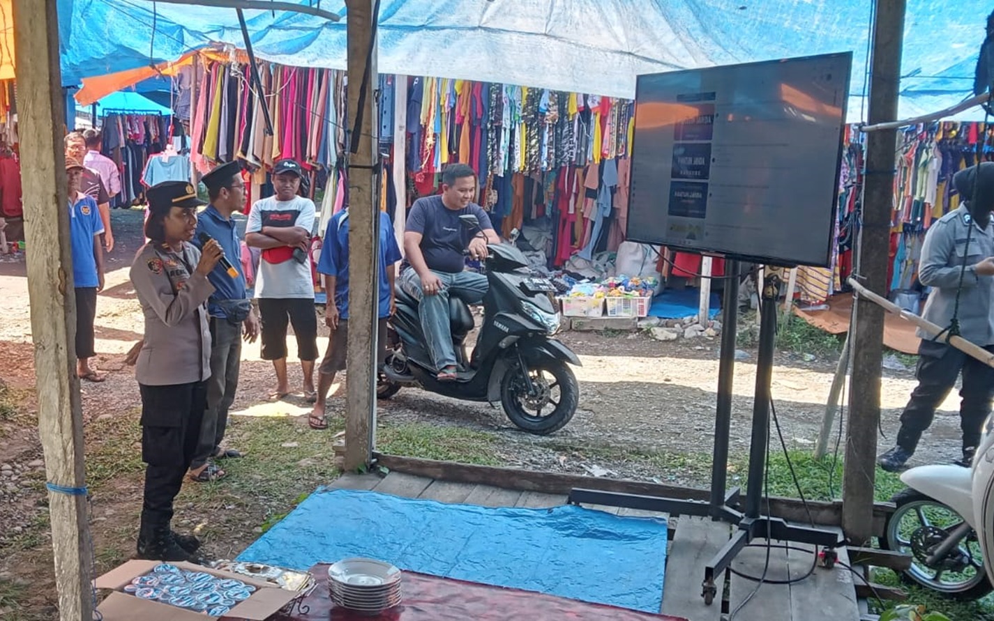 Pesan Kapolsek Malunda Kepada Pedagang Pasar Rakyat Malunda