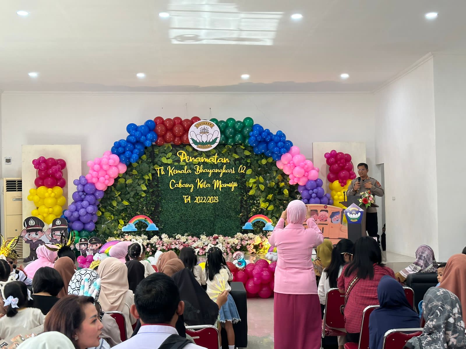 Kapolresta Mamuju Hadiri Wisuda TK Kemala Bhayangkari 02 Kota Mamuju Tahun Anggara 2022 / 2023