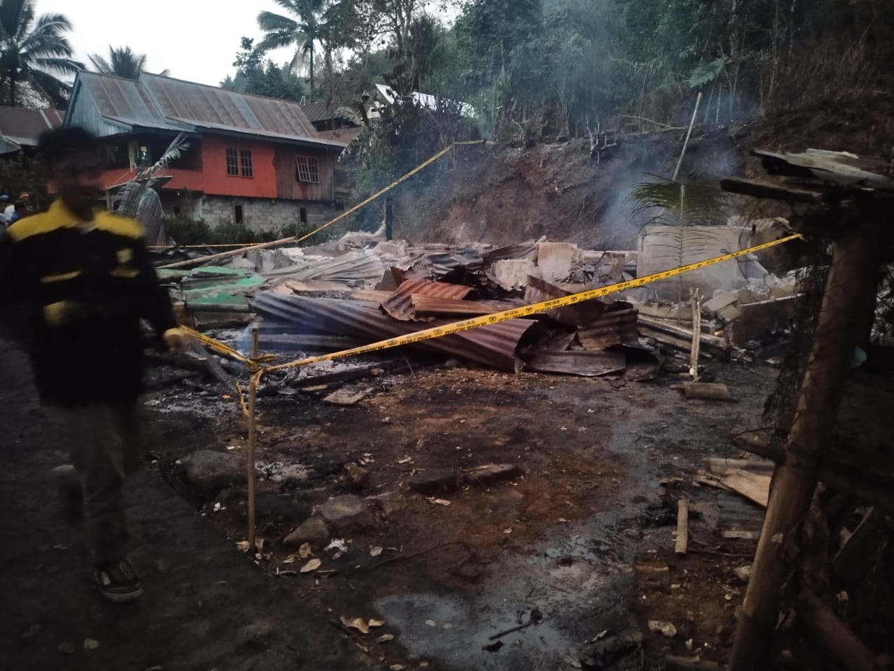 Personil Polsek Sumarorong Monitoring Peristiwa Kebakaran