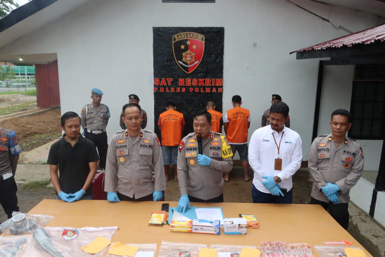 Sat Reskrim Polres Polman Amankan Pelaku Penggelapan BBM Subsidi Sat Reskrim Polres Polman Amankan Pelaku Penggelapan BBM Subsidi