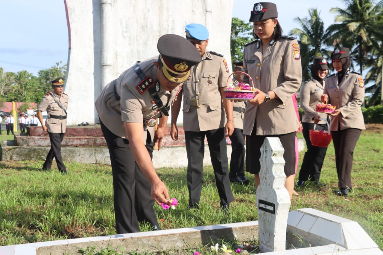 Hari Bhayangkara Ke-77, Kapolres Pasangkayu Pimpin Upacara Ziarah di TMP