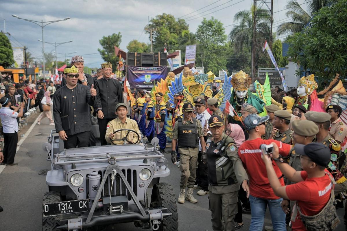 Ridwan Kamil Lepas Kirab Budaya dan Karnaval Pembangunan