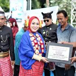 Pesta Rakyat Di HUT Mamuju Bertabur Bantuan Menuai Pujian Pesta Rakyat Di HUT Mamuju Bertabur Bantuan Menuai Pujian