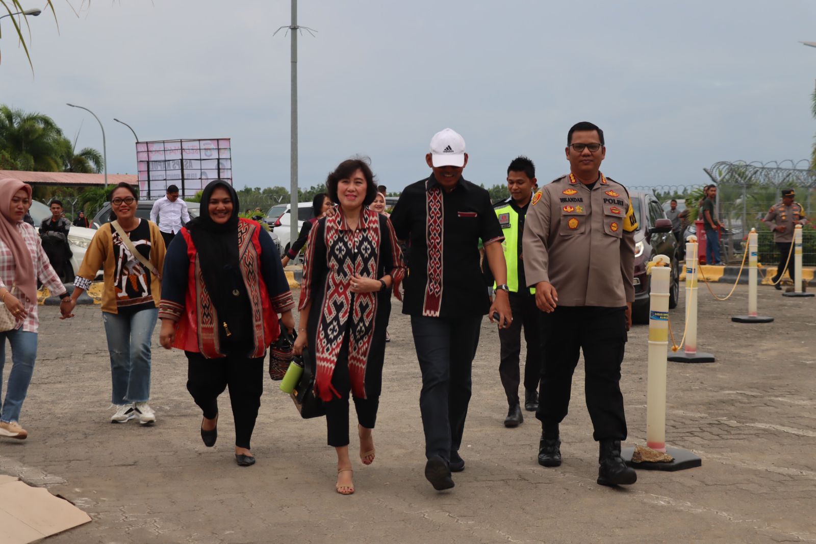 Kapolresta Mamuju Bersama PJU Polda Sulbar Antar Asops Kapolri Kebandara Tampa Padang