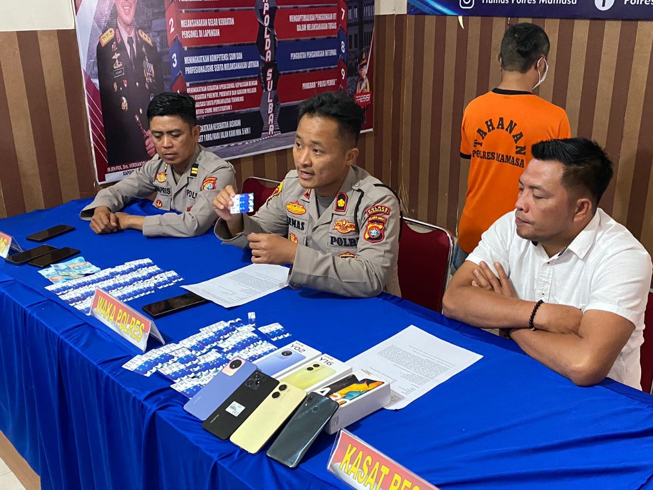 Polres Mamasa Press Release Pengungkapan Kasus Pencurian Handphone