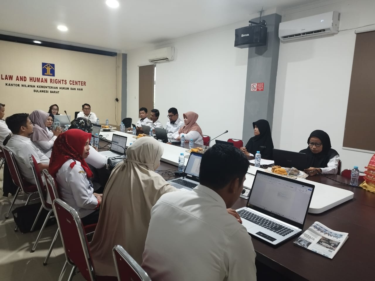 Kemenkumham Sulbar Harmonisasi Empat Ranperbup Dua Kabupaten di Sulawesi Barat Kemenkumham Sulbar Harmonisasi Empat Ranperbup Dua Kabupaten di Sulawesi Barat