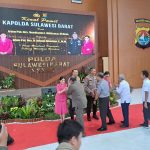 Robianto Apresiasi ke Pejabat Baru KaPolda Sulawesi Barat Irjen Pol R. Adang Ginanjar Robianto Apresiasi ke Pejabat Baru KaPolda Sulawesi Barat Irjen Pol R. Adang Ginanjar