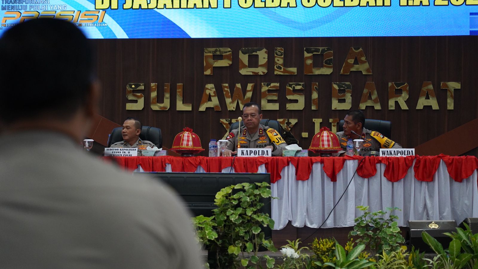 Buka Kegiatan Taklimat Awal dari Itwasum Polri, Kapolda Sulbar : Ini Jadi Tolak Ukur Capaian Keberhasilan Tugas Buka Kegiatan Taklimat Awal dari Itwasum Polri, Kapolda Sulbar : Ini Jadi Tolak Ukur Capaian Keberhasilan Tugas