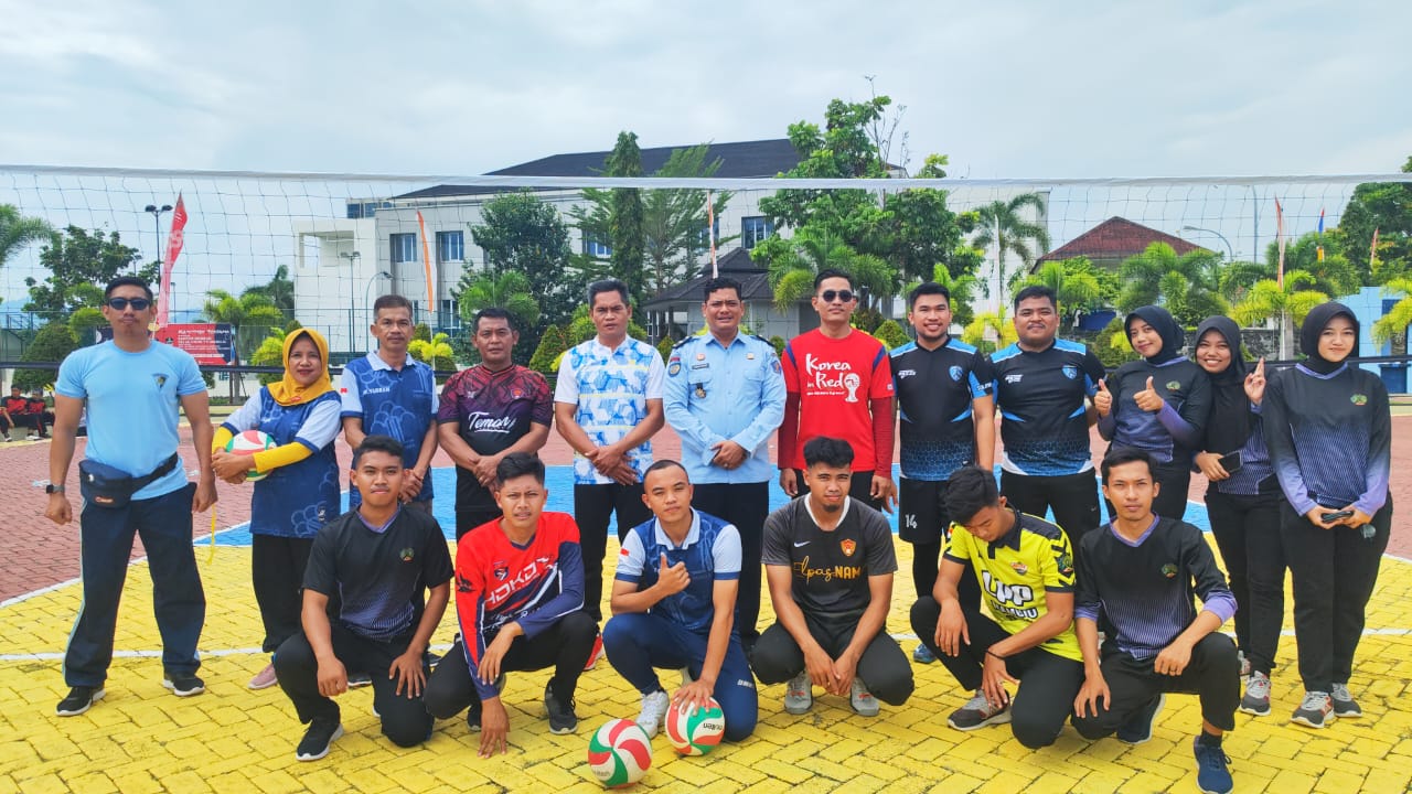 Gelar Pertandingan Volly Sambut HUT Kemenkumham, Kakanwil Kemenkumham Sulbar Sebut Sebagai Wujud Semangat Jajaran Gelar Pertandingan Volly Sambut HUT Kemenkumham, Kakanwil Kemenkumham Sulbar Sebut Sebagai Wujud Semangat Jajaran