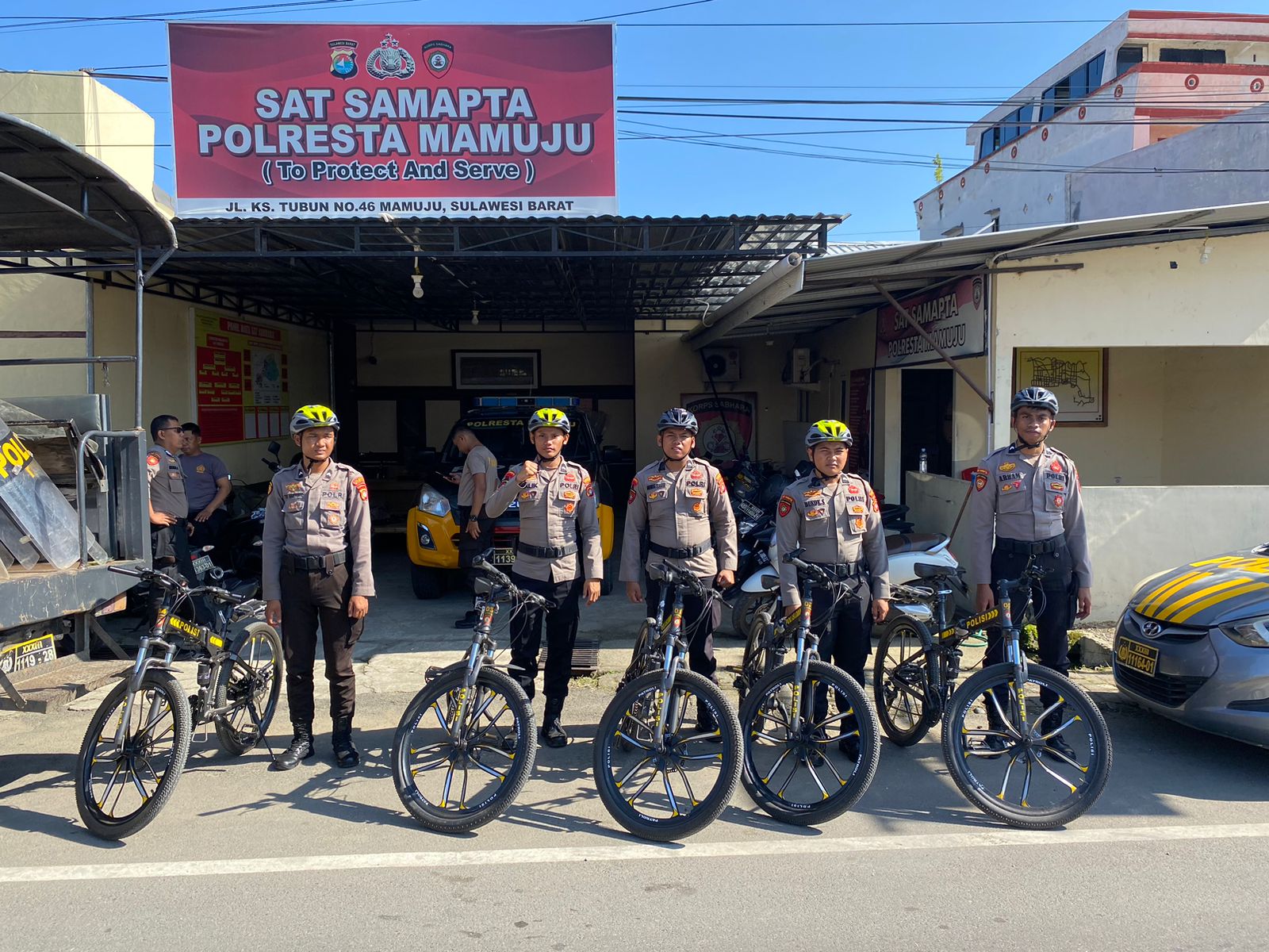 Personil Satuan Samapta Polresta Mamuju Terus Gelar Patroli Sepeda Dan Jalan Kaki Personil Satuan Samapta Polresta Mamuju Terus Gelar Patroli Sepeda Dan Jalan Kaki