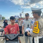Operasi Patuh Marano, Ditlantas Polda Sulbar Berbagi Helm Gratis Operasi Patuh Marano, Ditlantas Polda Sulbar Berbagi Helm Gratis