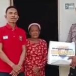 Bhabinkamtibmas Peduli Warganya Seorang Nenek Yang hidup Sebatang Kara Di Labuang Rano Bhabinkamtibmas Peduli Warganya Seorang Nenek Yang hidup Sebatang Kara Di Labuang Rano