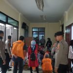 Polresta Mamuju Kembali Bantu Kejari Mamuju Lakukan Pengawalan dan Pengamanan Sidang Perkara Pembunuhan di PN Mamuju Polresta Mamuju Kembali Bantu Kejari Mamuju Lakukan Pengawalan dan Pengamanan Sidang Perkara Pembunuhan di PN Mamuju