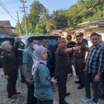 Polresta Mamuju Kembali Bantu Kejari Mamuju Lakukan Pendampingan Pengamanan Eksekusi Terpidana Polresta Mamuju Kembali Bantu Kejari Mamuju Lakukan Pendampingan Pengamanan Eksekusi Terpidana