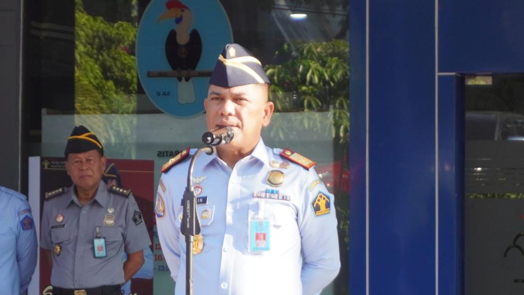 Parlindungan Mengajak Jajarannya Menggelorakan Semangat Peringatan HUT RI Parlindungan Mengajak Jajarannya Menggelorakan Semangat Peringatan HUT RI