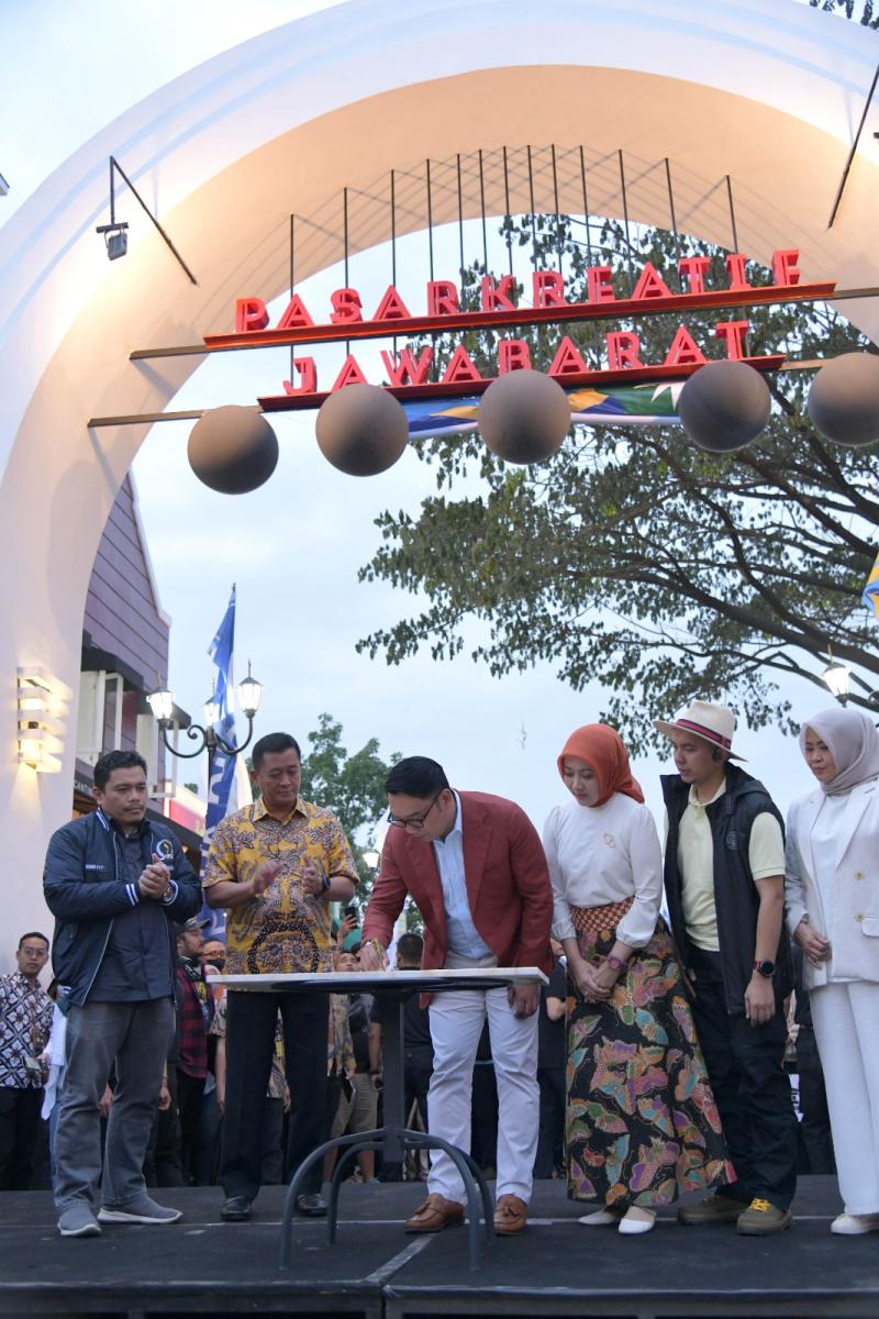 Resmikan Pasar Kreatif Jabar, Ridwan Kamil: Ini Etalase Produk Otentik Jawa Barat